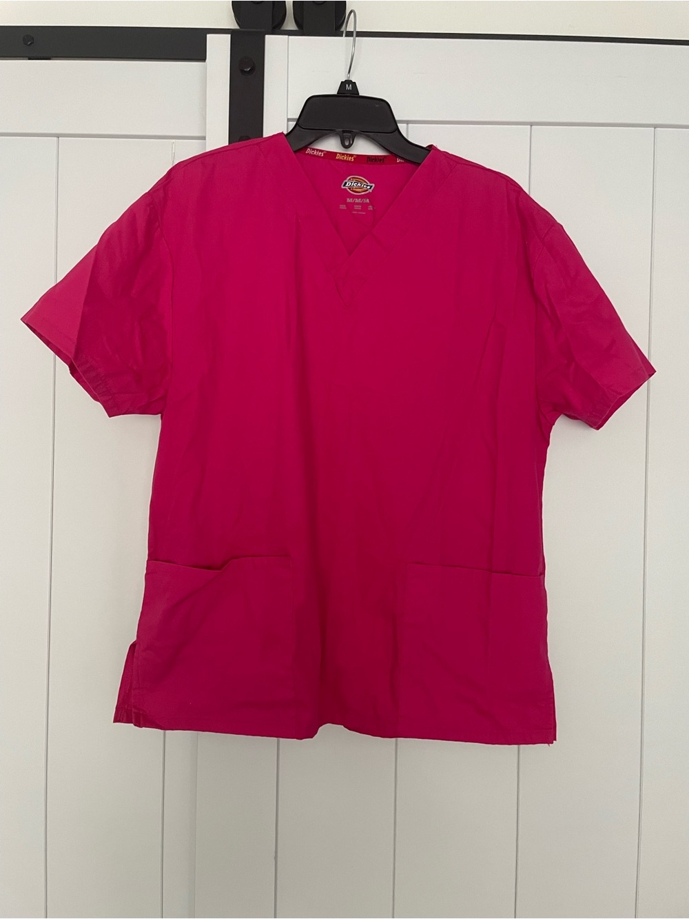 Dickies women’s V-Neck Scrub Top, M - Fuchsia Pink